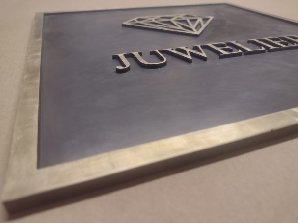 Schild Messing patiniert 3D