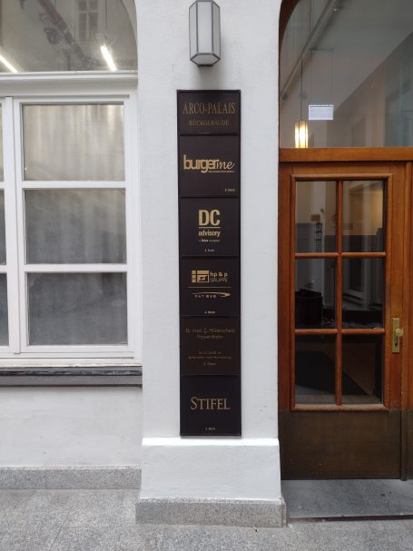 Schilderanlage Aluminium eloxiert Schilderanlage Aluminium eloxiert
