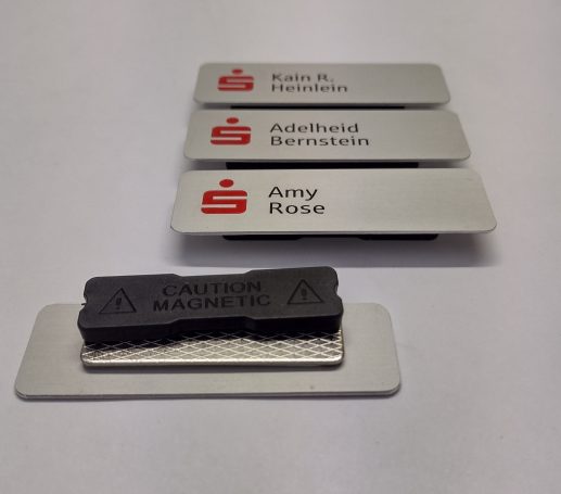 Namensschilder mit Magnet Namensschilder mit Magnet